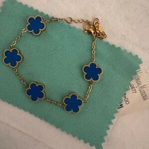 $1,500 Lucky Clover Bloom Arpels Bracelet 18k